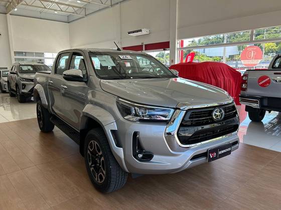 TOYOTA HILUX 2.8 D-4D TURBO DIESEL CD SRX PLUS 4X4 AUTOMÁTICO